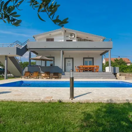 Villa Branka Debeljak